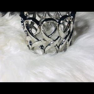 unbranded Jewelry - ❤️Silver twisted women’s bracelet❤️ unbranded Jewelry - ❤️Silver twisted women’s bracelet❤️